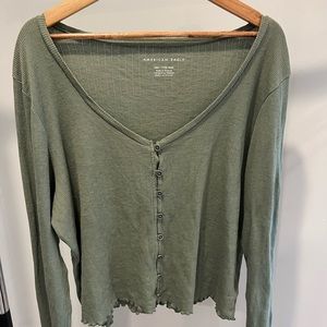 American Eagle XXL cropped green shirt. Fair condition.